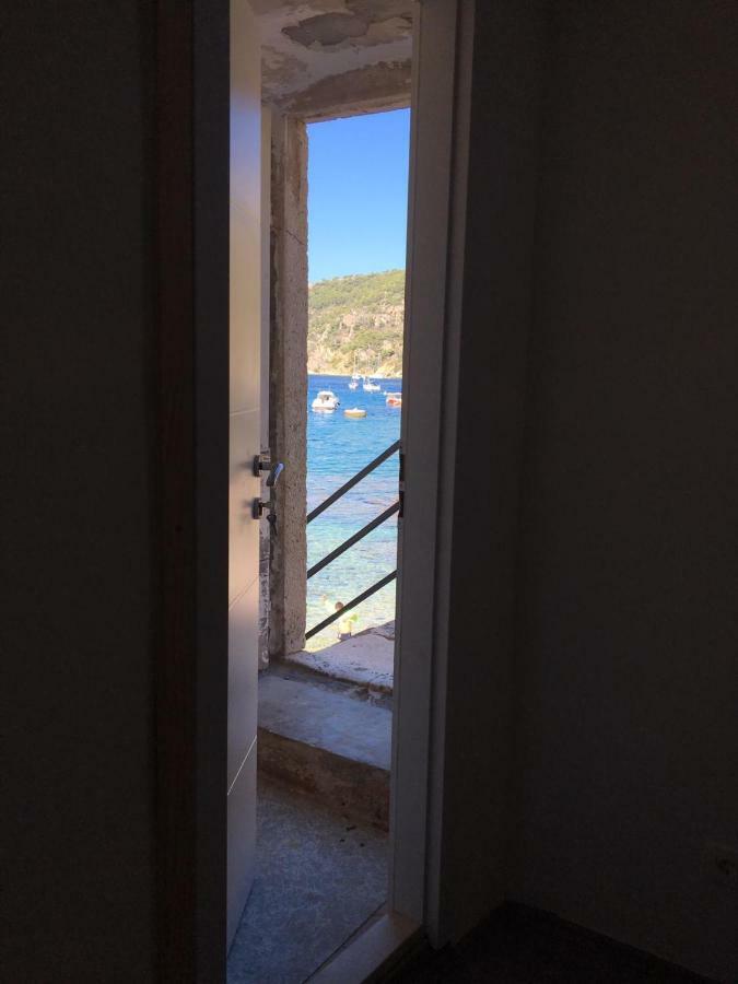 Zanicovo Beach Apartment Komiža Exteriör bild